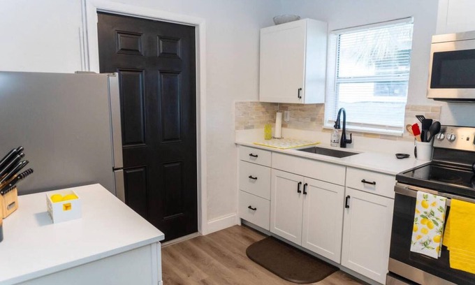 Pompano Beach House | Beachside Bliss Cozy 2 BD Retreat Pompano Beach
