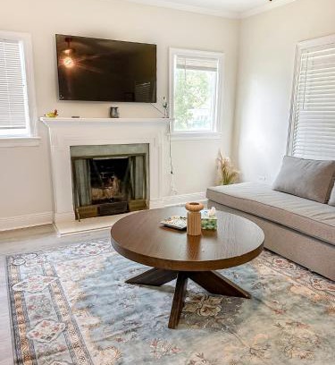 Gulfport House | Beachside Walk & Casino Retreat - Breakfast - Hot Tub - Game Room