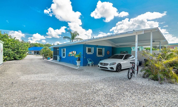 Bonita Shores Cottage | Beachy Old Florida Cottage with Bikes 1.5 Mile to the Beach
