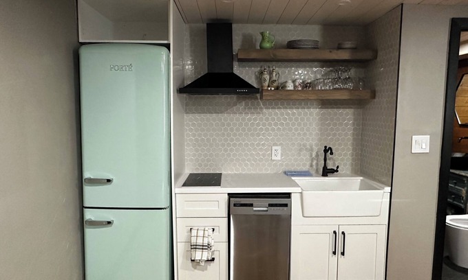 Beamsville Hotel | Beamsville Rustic Modern Suites