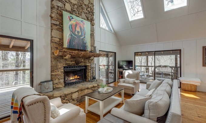 Highlands Cabin | Bear Necessities | Private Wooded Retreat with Hot Tub, Pool Table & Ping Pong Table