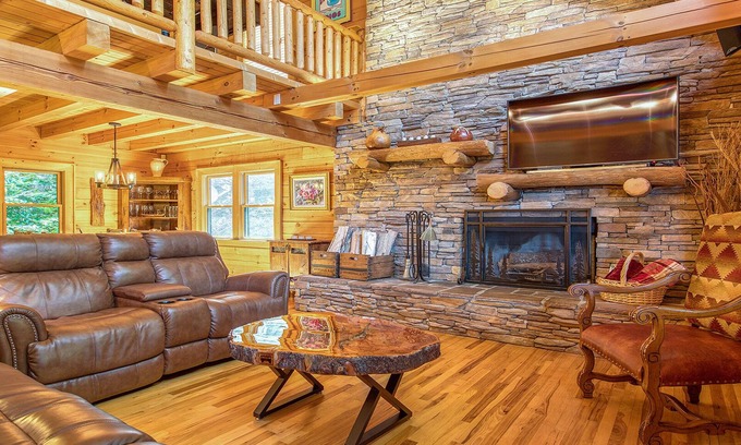 Waynesville Cabin | Bear Way to Heaven in Smoky Mountain Retreat Gated Community