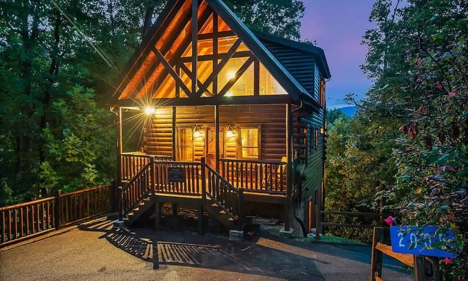 Gatlinburg - Pigeon Forge Cabin | Bears Repeating