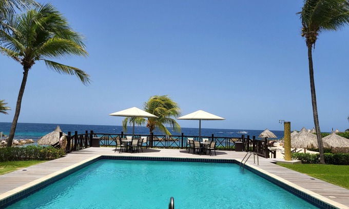 Nieuw Nederland Apartment | Beau Rivage Penthouse-Willemstad with private beach and magnificent ocean view