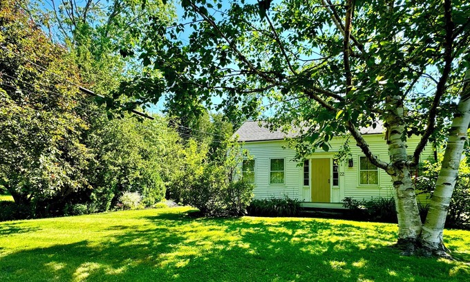 Camden Cottage | Beauchamp Cottage, near Rockport Harbor and a golf course