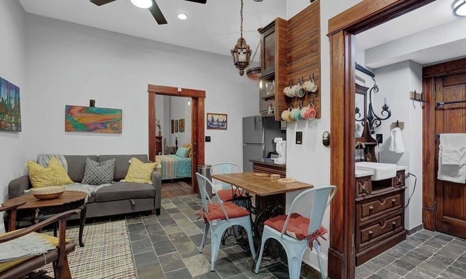 East Side Apartment | Beautiful 1 Bdrm Apt in Prime ATL Location!
