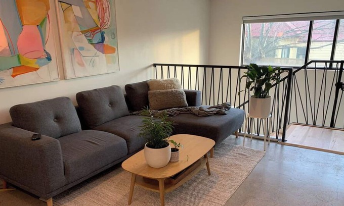 Fitzroy North Apartment | Beautiful 1-Bedroom Townhouse in Northcote