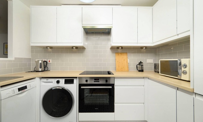 Broad Green Apartment | Beautiful 1BR Flat in The Heart of Croydon