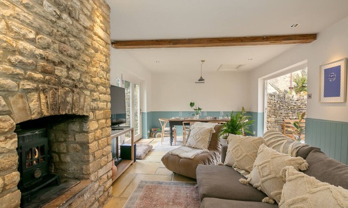 Churchill Apartment | Beautiful 2 Bedroom Cottage in the Cotswolds
