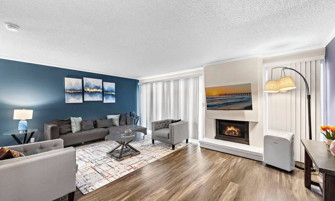Newport Beach House | Beautiful 3-bedroom townhome, with fast WiFi, gym and pool in Newport Beach