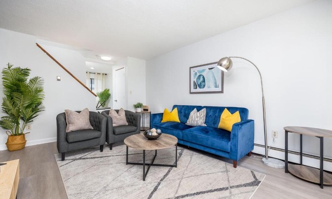 Hartford House | Beautiful 3 bedroom Condo in Hartford!