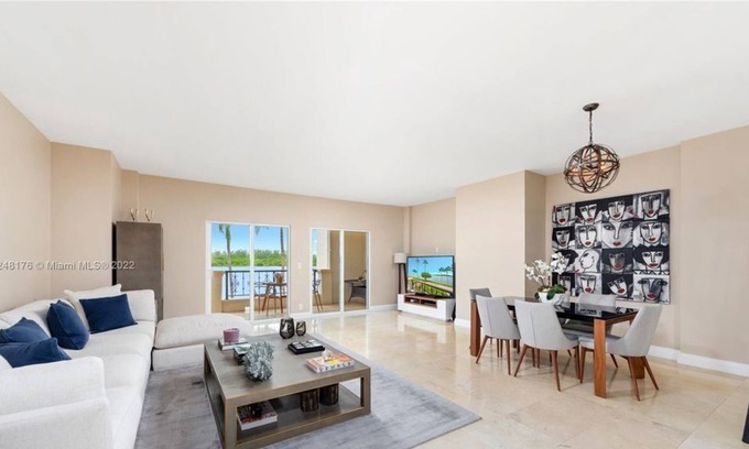 Miami Beach Condo | Beautiful 3 Br. Condo (442841) by Houzlet