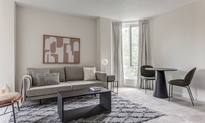Back Bay Apartment | Beautiful 3BR 2BA Condo in back bay heart