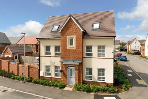 Hemel Hempstead House | Beautiful 4 Bedroom Treasure home