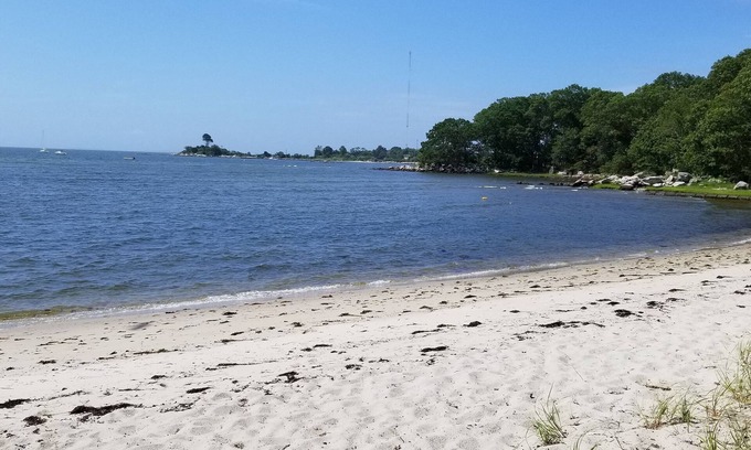 Waterford House | BEAUTIFUL 4 BEDROOM BEACH HOUSE! nCentral AC! 1 Min walk to Private beach!