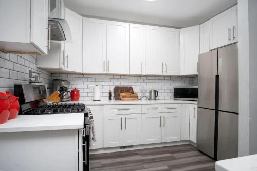 Near East Columbus House | Beautiful 4 Bedroom House Near Downtown Columbus with Garage Parking and Backyard