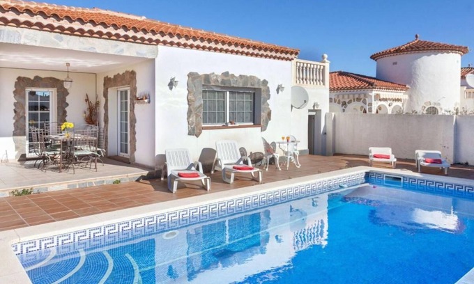 Miami Platja Villa | BEAUTIFUL AND COMFORTABLE VILLA IN MIAMI-PLAYA (Costa Dorada) WITH PRIVATE POOL, 6 PERSONS.