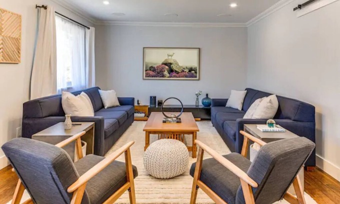 Pantigo Road Historic District House | Beautiful and Modern Springs Home with a pool