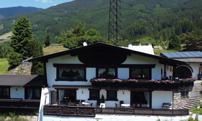 Pfons Apartment | Beautiful apartment for 5 people with TV, terrace and panoramic view