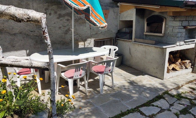 Peglio Apartment | Beautiful apartment for 2 people with WIFI, TV, patio and pets allowed