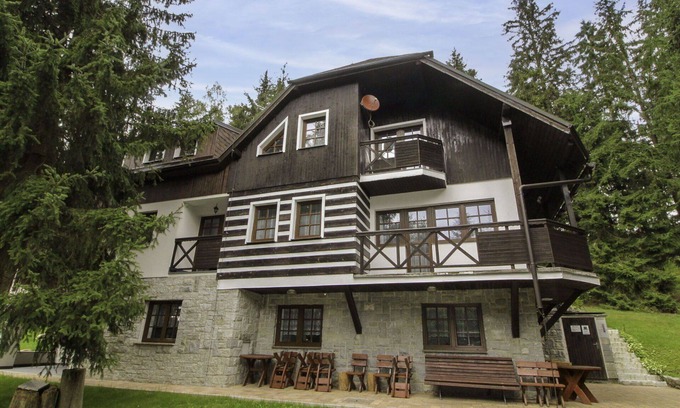 Harrachov House | Beautiful apartment in villa for 19 guests with WIFI, TV and balcony