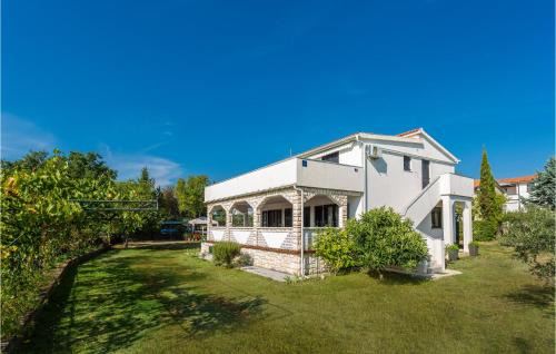 Pinezici Apartment | Beautiful Apartment In Pinezici