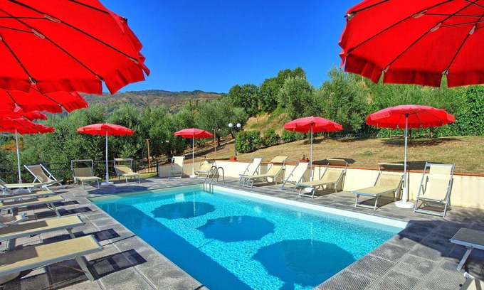 Montebonello Villa | Beautiful apartment in villa for 6 people with pool, WIFI, TV, veranda and pets allowed