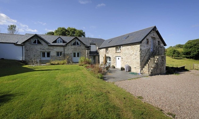 Ferryside House | Beautiful barn conversion near the beach in Carmarthenshire