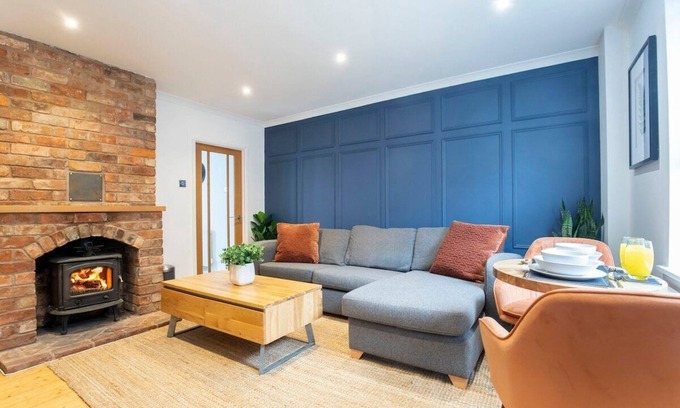 Montpellier House | Beautiful Bath Road Retreat with Log Burner