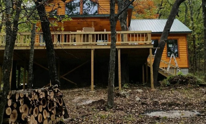 Dry Creek Cabin | beautiful cabin in the woods with view of lake Tenkiller