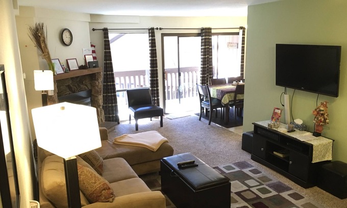 South Lake Tahoe Condo | Beautiful Condo: 500 yards from Gunbarrel Chair, Casinos & Restaurants