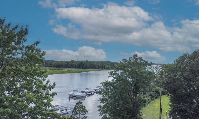 Delanco Cottage | Beautiful Cottage with Water Views - 2 Bedrooms