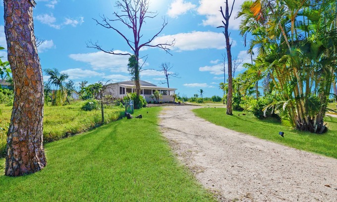 Saint James City House | Beautiful Country house overlooking 13.5 acres and a small lake
