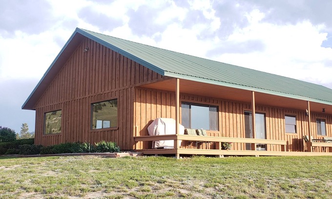Helena House | Beautiful family-friendly home nestled in the Montana mountains near Helena