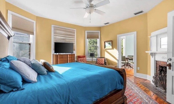 Gainesville Apartment | Beautiful, Historic 1 BR Apartment- Walk Downtown