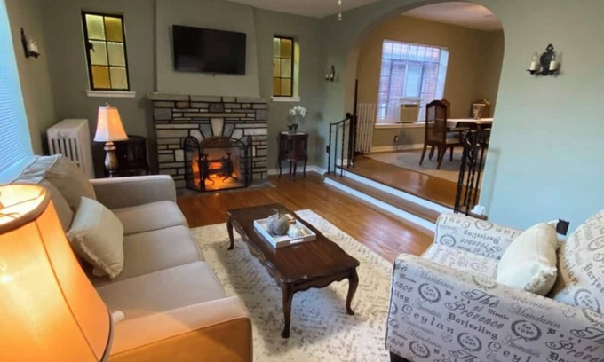 St. Louis Apartment | Beautiful Holly Hills Hideaway - 2BD/1BA in charming, safe & quiet neighborhood!