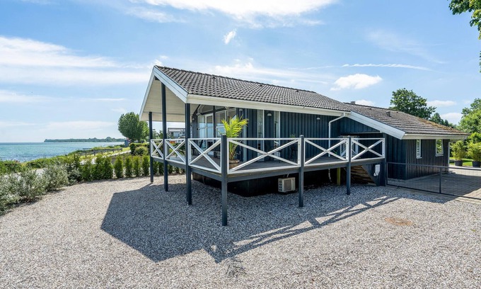 Strøby Ladeplads House | Beautiful home in Strøby with WiFi