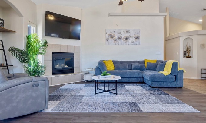 Visalia House | Beautiful Home Sequoia Park w/Office Pet Friendly