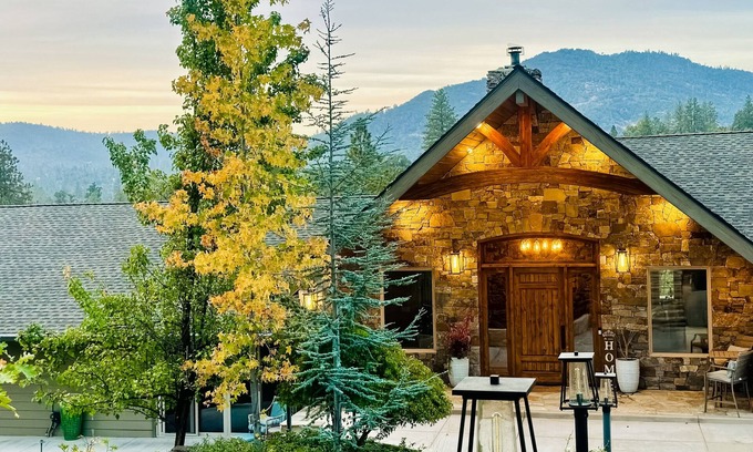 North Fork House | Beautiful home with playground, pond, foosball, & stainless steel appliances