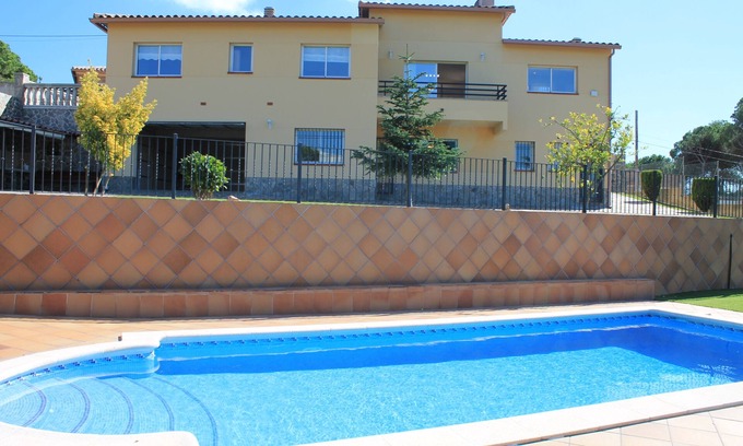 Lloret de Mar House | Beautiful house with pool and barbecue! Ideal for your vacation.