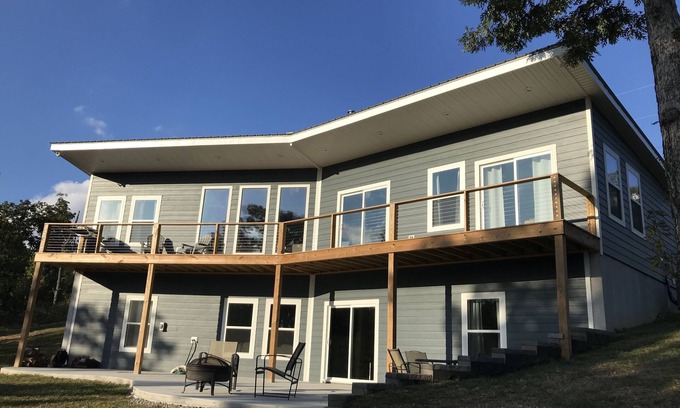 Stewart House | Beautiful KY Lake View + Nature, Family friendly, Hot Tub