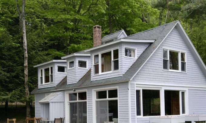 Manistee House | Beautiful Lake Front Cottage