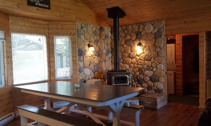 Manitoba Cabin | Beautiful Lakeview Cabin, quiet location, gorgeous sunsets & close to Beaches