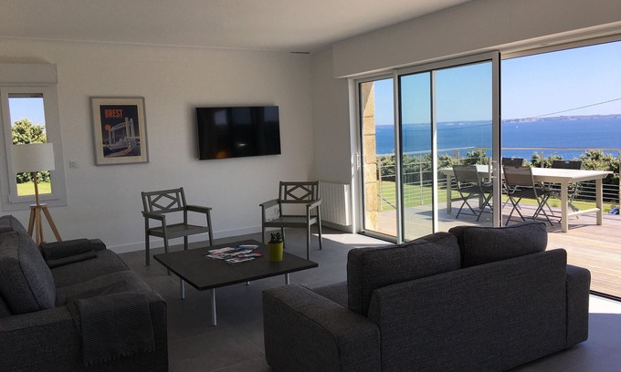 Plougonvelin House | Beautiful, large house facing the Iroise Sea in Plougonvelin
