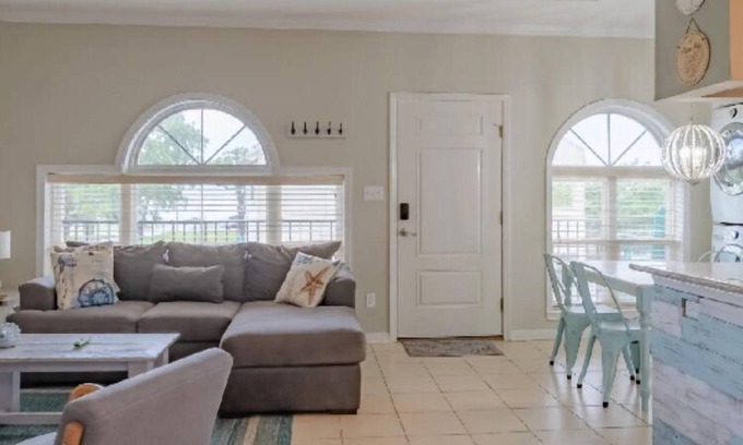 Long Beach Condo | Beautiful Long Beach Condo with Ocean View!