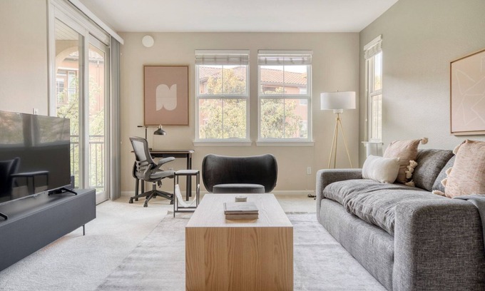 Los Gatos Apartment | Beautiful Los Gatos 2BR w/Gym, W/D & A/C, nr Creek trail, by Blueground