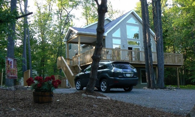 Gouldsboro Ski Chalet | Beautiful New Pocono Chalet!