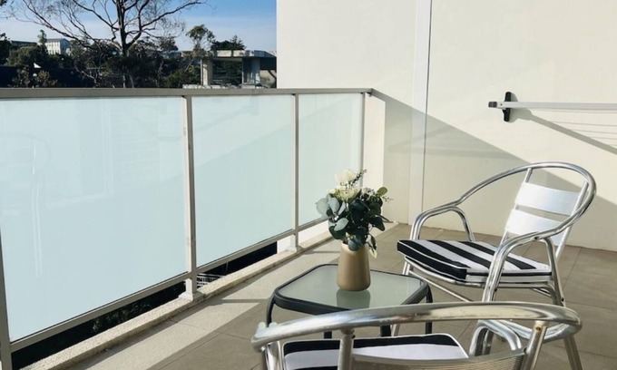 Rockdale Apartment | Beautiful One bedroom apartment close to beach and public transport
