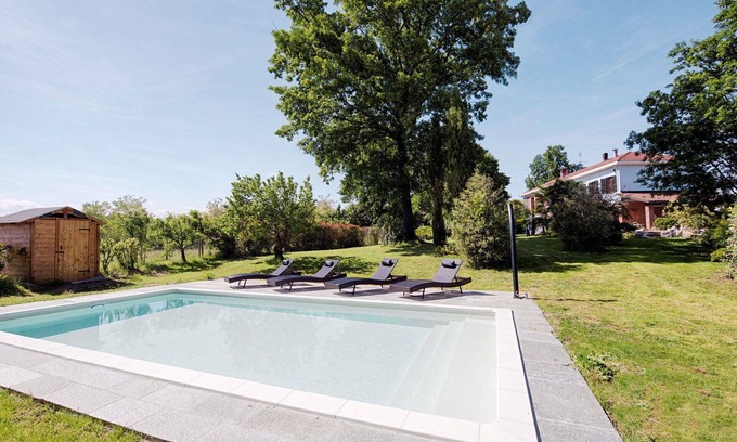 San Damiano dʼAsti House | Beautiful private villa for 9 people with A/C, WIFI, private pool, TV, patio and pets allowed