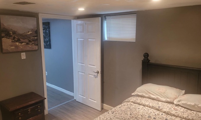 St. Catharines House | Beautiful Peaceful 3bed Apartment